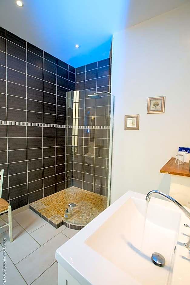 Chambre Double Supérieure - La Contemporaine